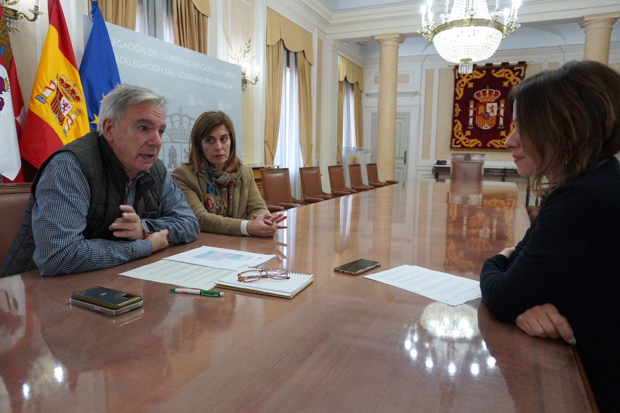 Entrevista con el subdelegado del Gobierno en Palencia, Ángel Domingo Miguel, y la responsable de la unidad de VioGén, Almudena Luis - R. Lagartos