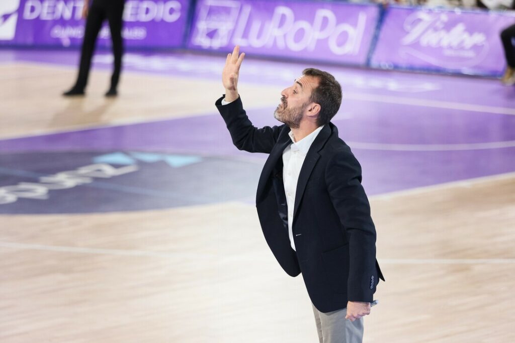 Salva Camps, entrenador del Girona Bàsquet tras el partido contra Zunder Palencia