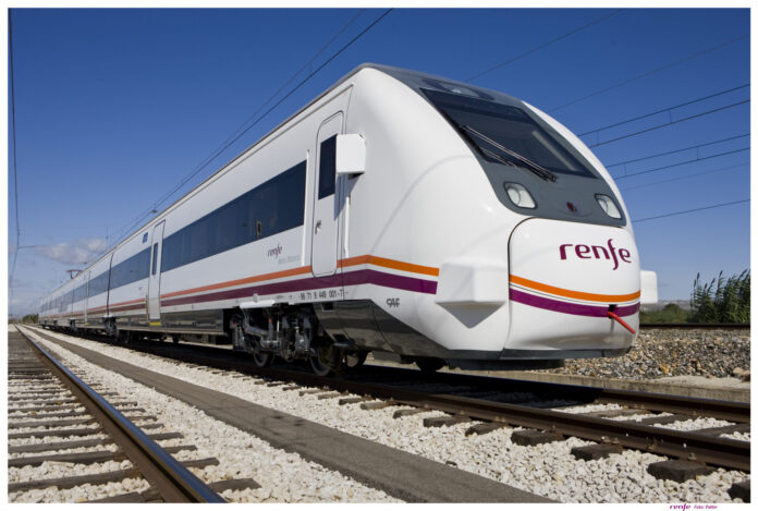 Modelo de tren de Media Distancia con el que se prestan los servicio de Proximidad entre Palencia y Valladolid.