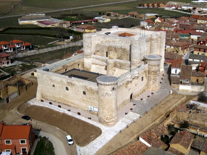 Fuentes Valdepero-castillo