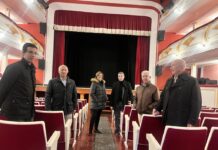 Ángeles Armisén visita el teatro Sarabia de Carrión de los Condes