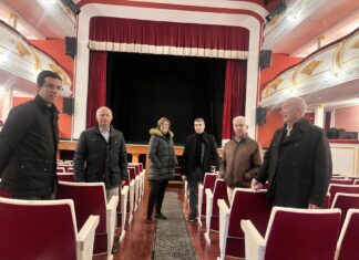 Ángeles Armisén visita el teatro Sarabia de Carrión de los Condes