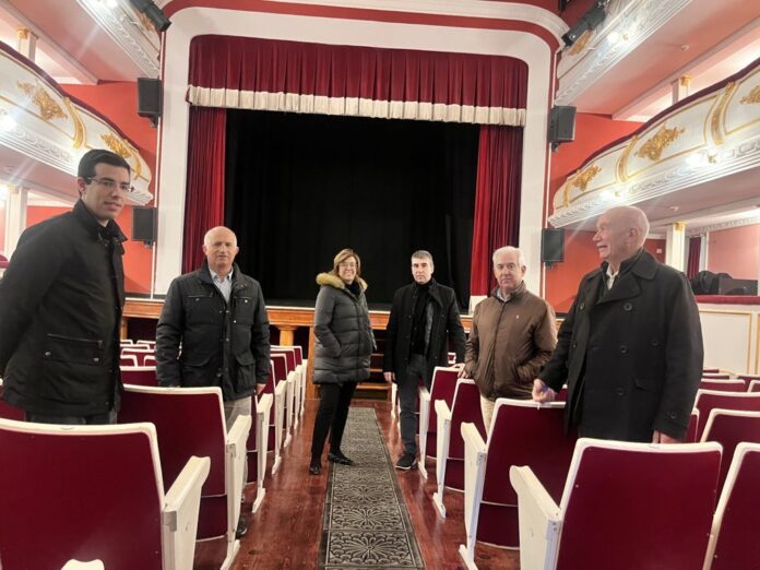 Ángeles Armisén visita el teatro Sarabia de Carrión de los Condes