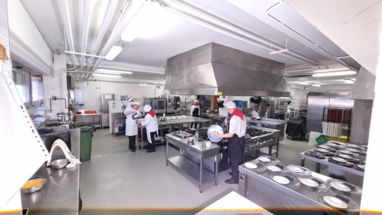 Cocinas del IES Virgen de la Calle / S.L.