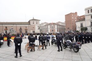 Izado de bandera por el 200 aniversario de la Policía Nacional en Valladolid