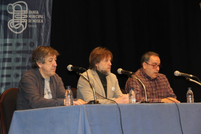 Concejal de Cultura, Francisco Fernández, Óscar Martínez y Antonio Menéndez, Banda Municipal de Música