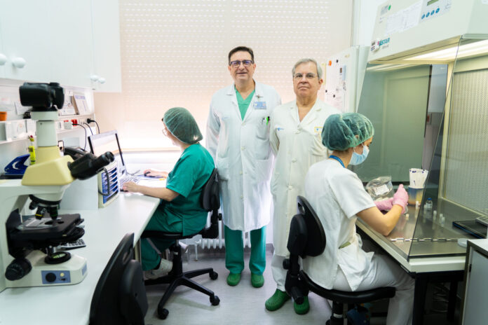 José María Fidel Fernández, embriólogo y decano de la Facultad de Medicina de la UVa; y Julio Gobernado, jefe de la Unidad de Reproducción Asistida del Hospital Clínico de Valladolid / ICAL