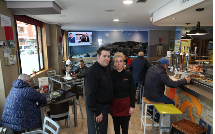 Susana Serrano y José Martín del bar Bariloche de Palencia