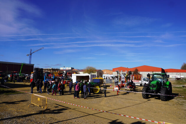 Feria de las Candelas en Saldaña 2024 maquinaria agricultura tractor