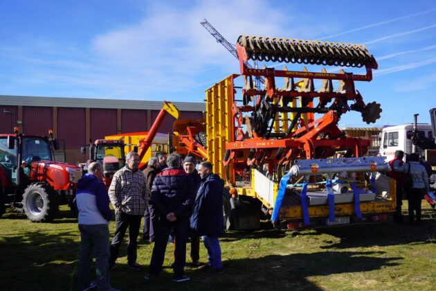 Feria de las Candelas en Saldaña 2024 maquinaria agricultura tractor