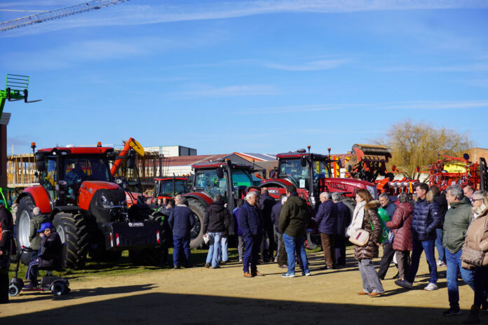 Feria de las Candelas en Saldaña 2024 maquinaria agricultura tractor