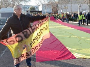Agricultores concentrados frente a la feria de muestras de Valladolid