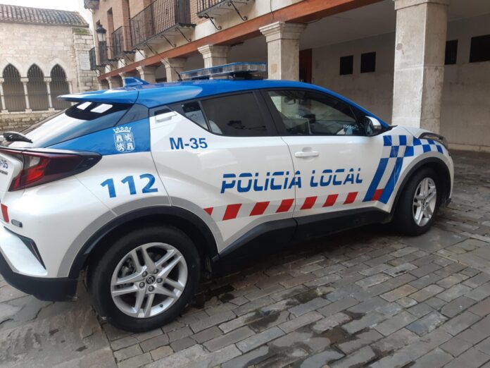 Un vehículo de la Policía Local de Palencia. Óscar Herrero