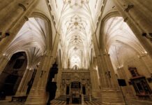 Iluminación interior de la Catedral de Palencia.