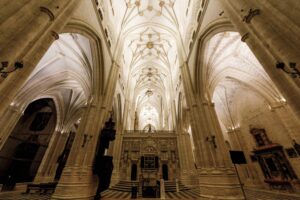 Iluminación interior de la Catedral de Palencia.