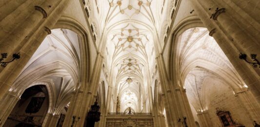 Iluminación interior de la Catedral de Palencia.