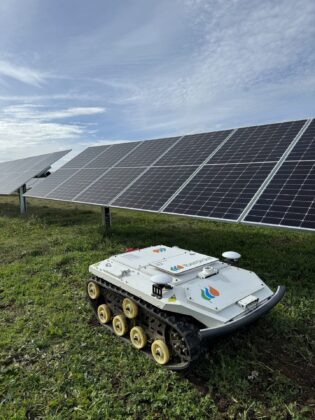 2024-03. El robot castellano y leonés en la planta fotovoltaica Villarino -Iberdrola
