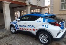 Un vehículo de la Policía Local de Palencia. / Óscar Herrero