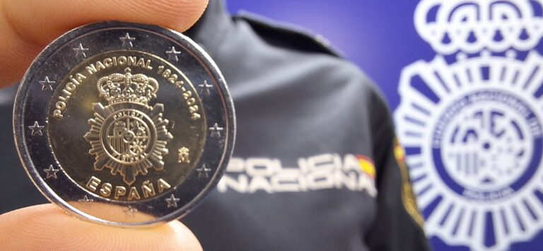 Moneda conmemorativa de curso legal de los 200 años de la Policía Nacional.