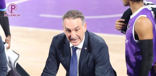 Luis Guil, entrenador de Palencia Baloncesto. / fotografiardiaz