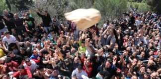 Pedrea del Pan y el Queso en Palencia, con motivo de las fiestas de Santo Toribio del barrio de El Cristo. Brágimo / ICAL