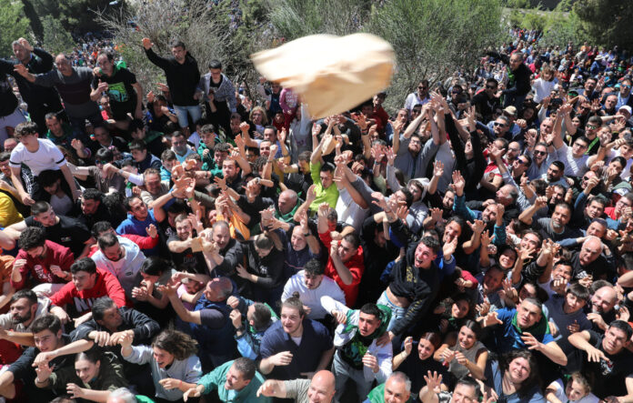 Pedrea del Pan y el Queso en Palencia, con motivo de las fiestas de Santo Toribio del barrio de El Cristo. Brágimo / ICAL