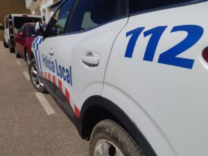Vehículo de la Policía Local de Palencia estacionado en la calle