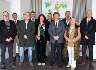 Foto de la visita del consejero de Desarrollo Rural de Cantabria a las instalaciones de Gullón