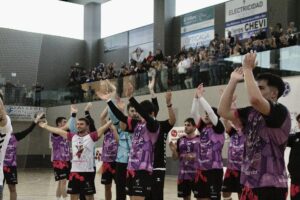 Walamove Balopal celebra ante su afición