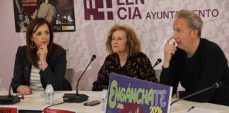 La delegada del Área de Bienestar Social y Participación, Rosario García (centro); el delegado del Servicio de Juventud, Infancia y Educación, Orlando Castro y la técnico de Juventud, Gema Infante