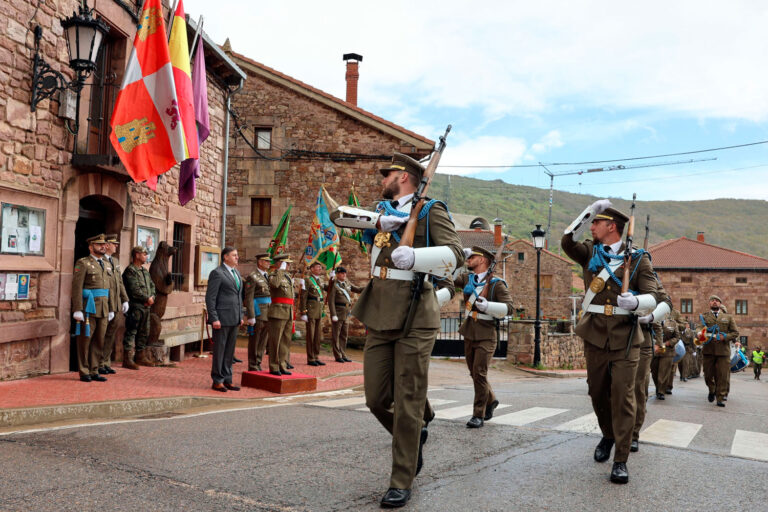 brañosera-homenaje-bandera