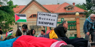 protestas-frente-a-la-fábrica-de-armas