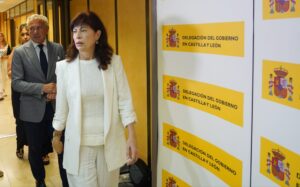 Miriam Chacón / ICAL . La ministra de Igualdad Ana Redondo atiende a los medios