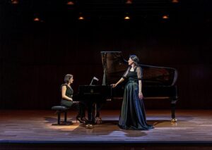 La pianista Elisa Rapado y la soprano Adriana Viñuela