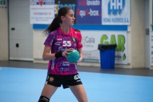 Ainara Robles, jugadora del Club Balonmano Palencia Femenino