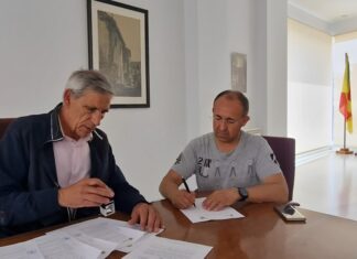 Firma del convenio entre el Ayuntamiento de Guardo y Deporcyl Guardo FS