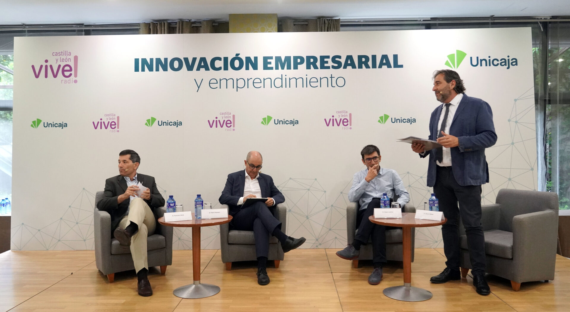 Responsables de Renault, Gullón e Iberaval, participan en el foro Innovación Empresarial y Emprendimiento, organizado por Vive Radio Castilla y León y Unicaja.