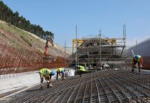Imagen de las obras de la estructura del falso túnel que conducirá directos a los vehículos entre Santander y Palencia. / Ministerio de Transportes