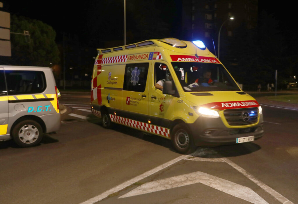 Ambulancias y policía nacional en recinto ferial de Palencia en la pasada noche