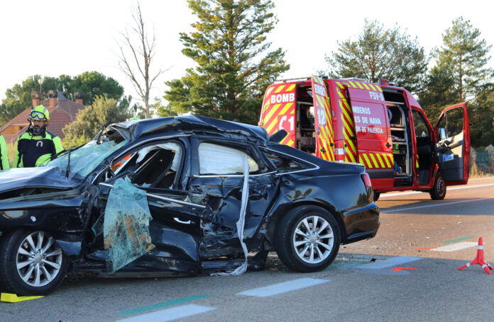 Un fallecido y una herida al colisionar un camión y un turismo a la altura de la Venta en Husillos(Palencia)