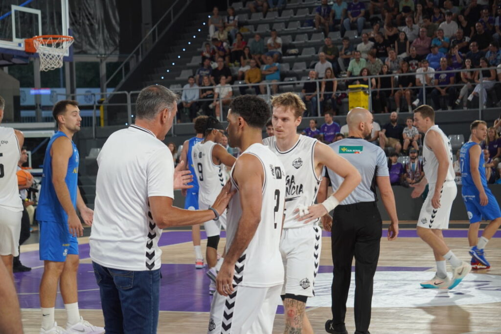 Amistoso Palencia Baloncesto-Oviedo. / Sergio Lozano