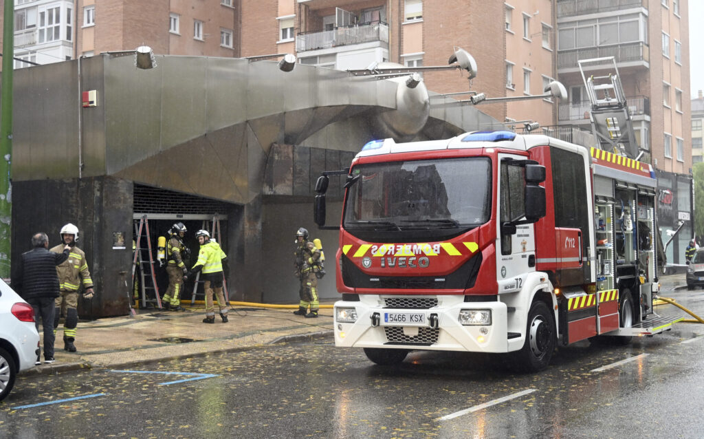 Incendio en una bolera de la calle Soria de la capital burgalesa / ICAL