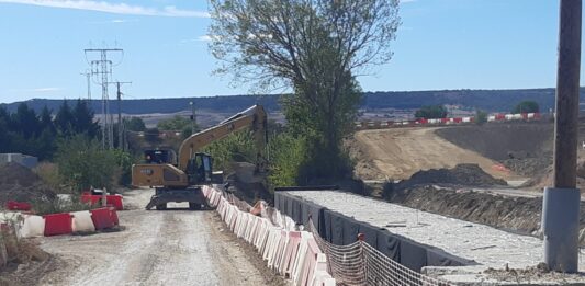 Las obras llevan aparejadas actuaciones para asegurar la continuidad de cursos de agua y caminos sin que afecten a las líneas ferroviarias.