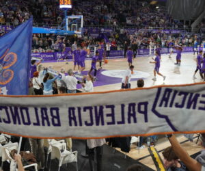 Las gradas del Pabellón en el Palencia-Gipuzkoa. / Óscar Herrero