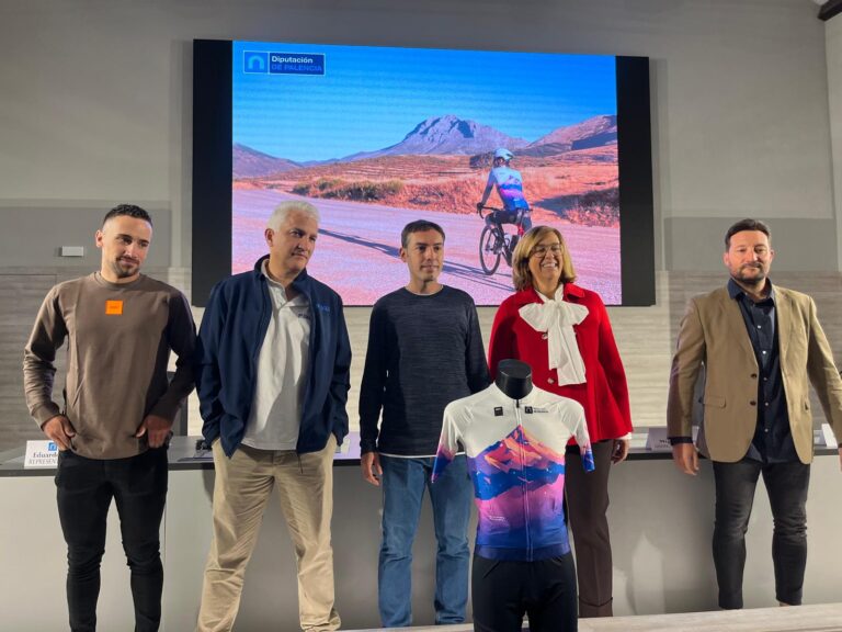 Presentación del maillot de la montaña palentina en el Centro cultural Provincial
