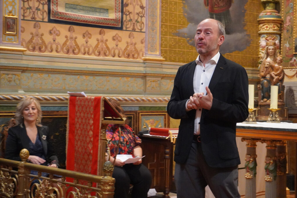 La guía turística Ana Santoyo en la presentación de la Sala 115 del Museo del Turismo