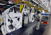 Imagen de archivo del interior de la factoría de Renault en Villamuriel de Cerrato. / ICAL