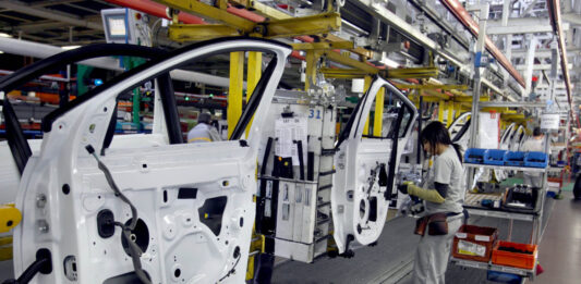 Imagen de archivo del interior de la factoría de Renault en Villamuriel de Cerrato. / ICAL