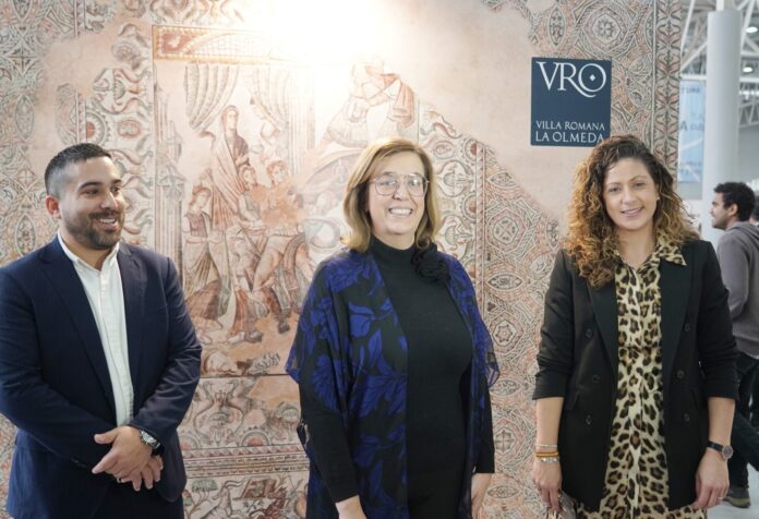 La presidenta de la Diputación de Palencia, Ángeles Armisén, acompañada de los diputados de Cultura, Carolina Valbuena, y Turismo, Francisco Pérez, durante la inauguración de Intur y AR-PA Turismo Cultural