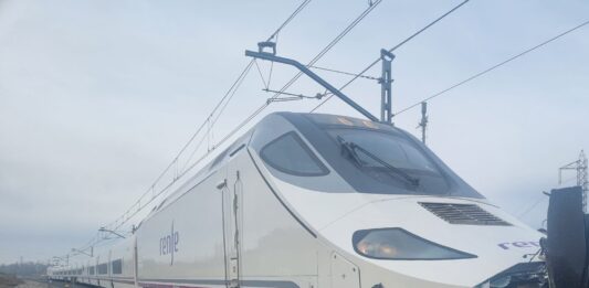 Al menos dos fallecidos en una colisión entre un tren y un turismo en Husillos